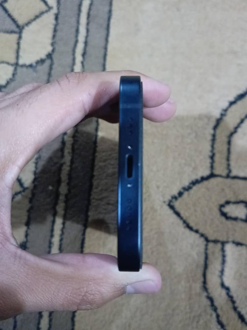 Apple iPhone 13 4