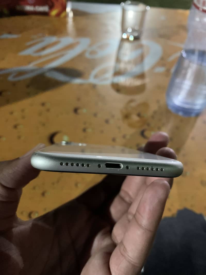 Apple iPhone 11 3