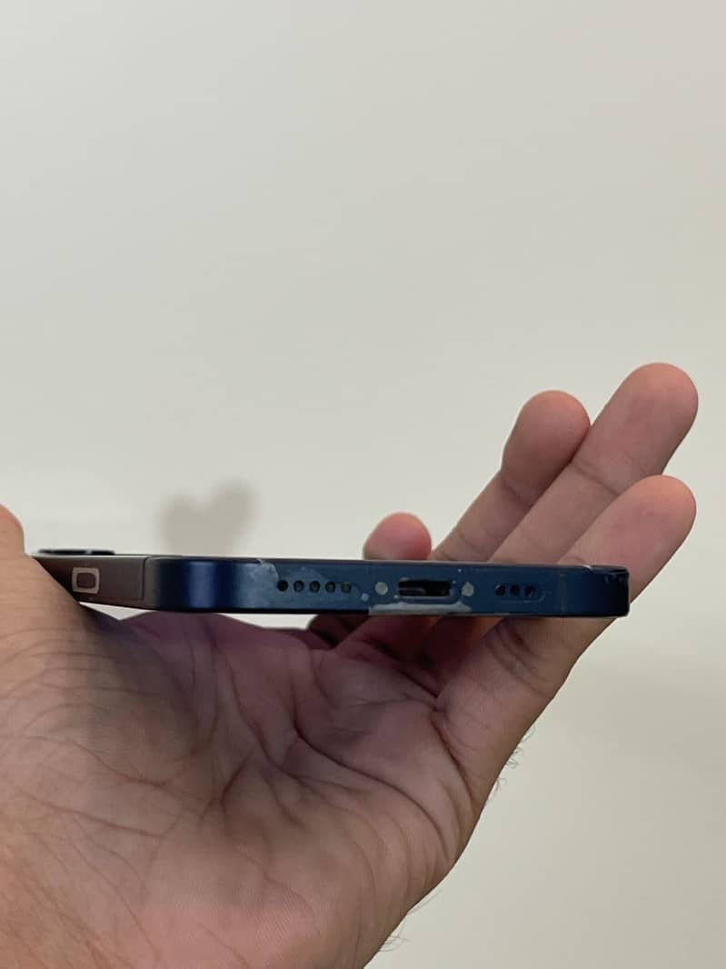 Apple iPhone 12 4