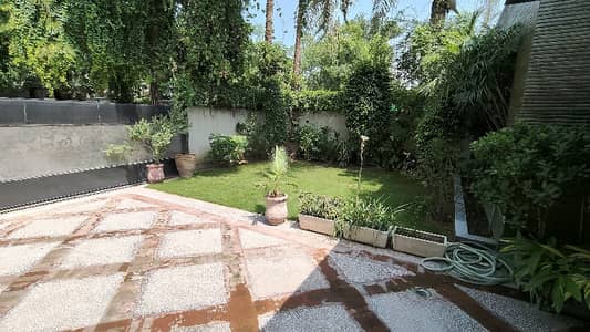 Luxury Renovated Semi Furnished House 4bed With Lawn