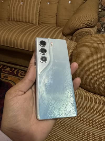 Tecno camon 40 pro