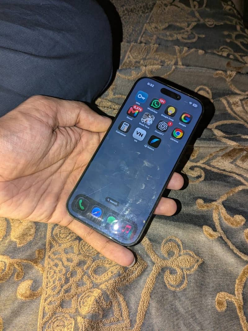 Apple iPhone 16 Pro 1