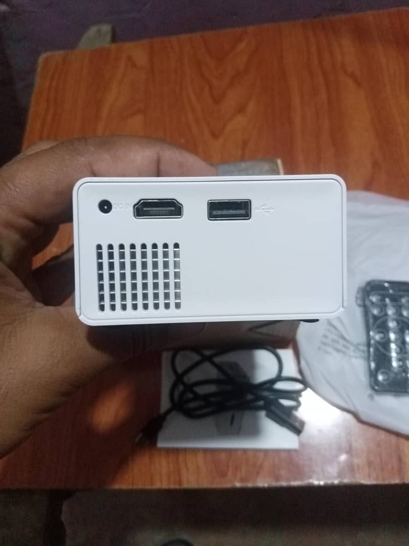 portable mini projector 3