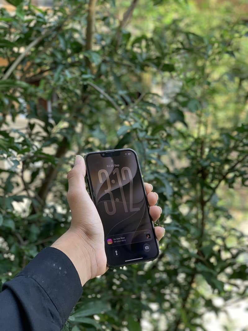 Apple iPhone 13 Pro 1