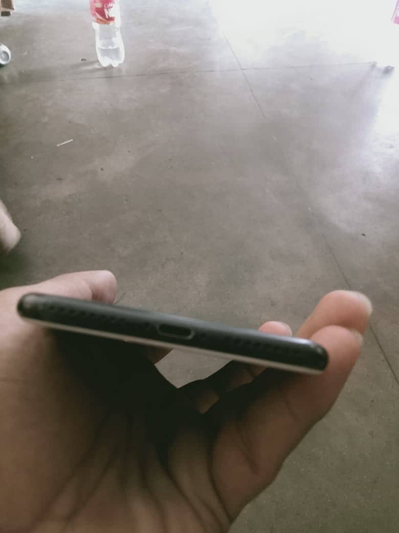 Apple iPhone 7 Plus 0