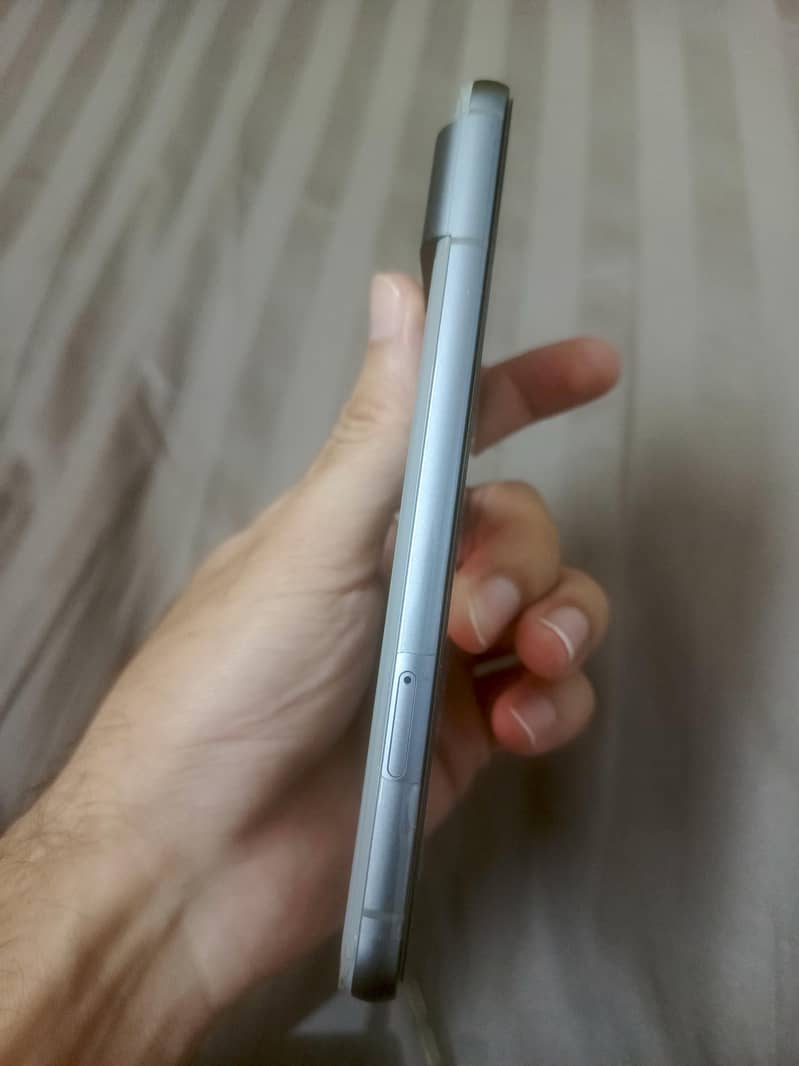 Google Pixel 8 4