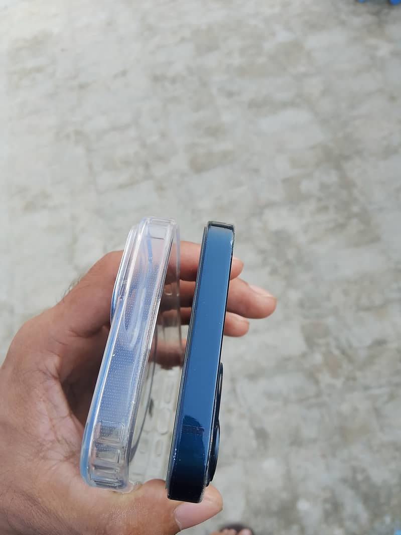 Apple iPhone 13 2