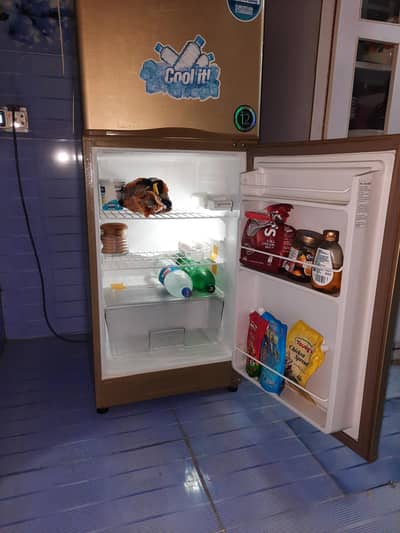 Dawlance fridge 6 cb ft