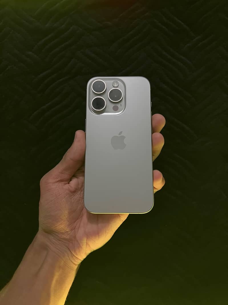 Apple iPhone 15 Pro 0