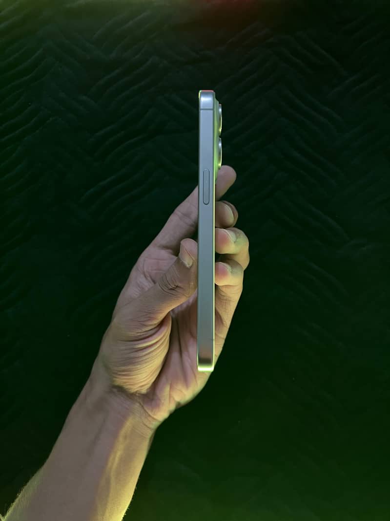 Apple iPhone 15 Pro 2