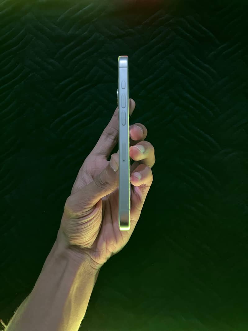 Apple iPhone 15 Pro 3