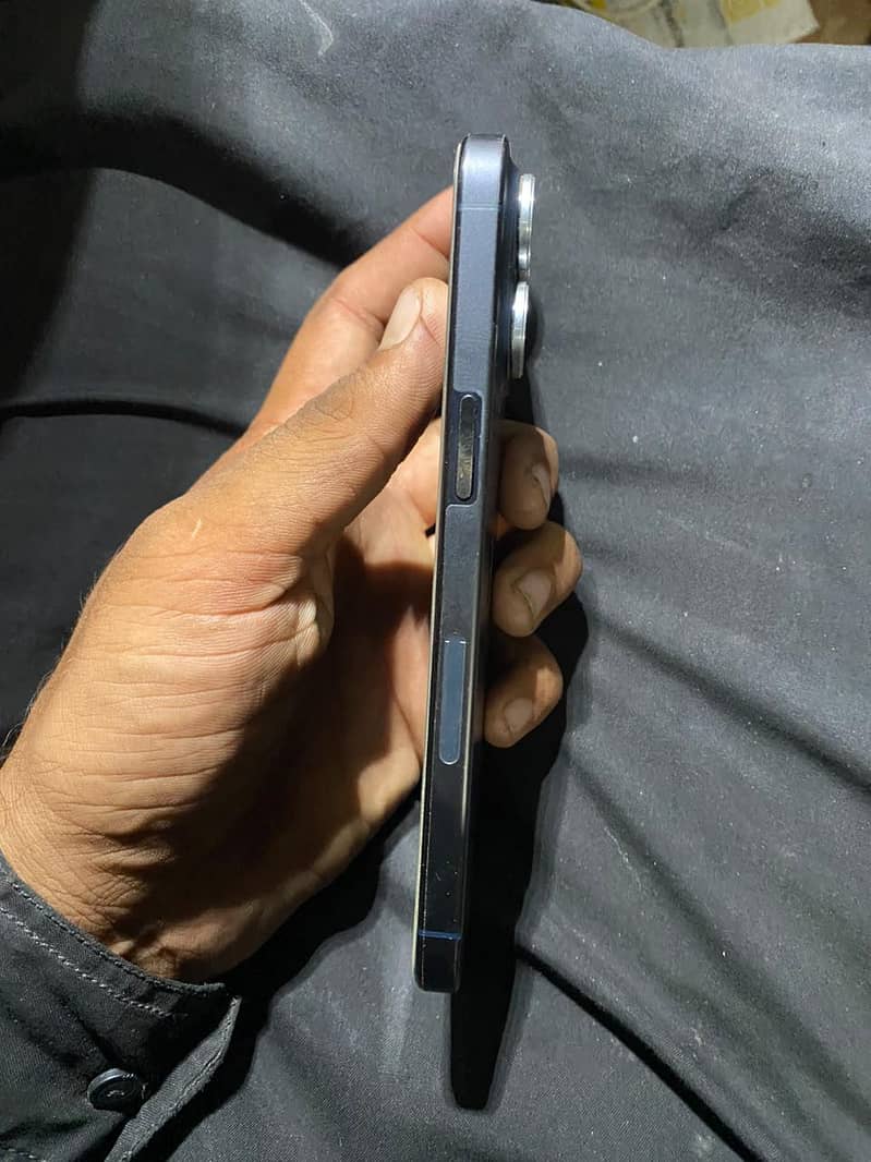 Apple iPhone 15 Pro Max 2
