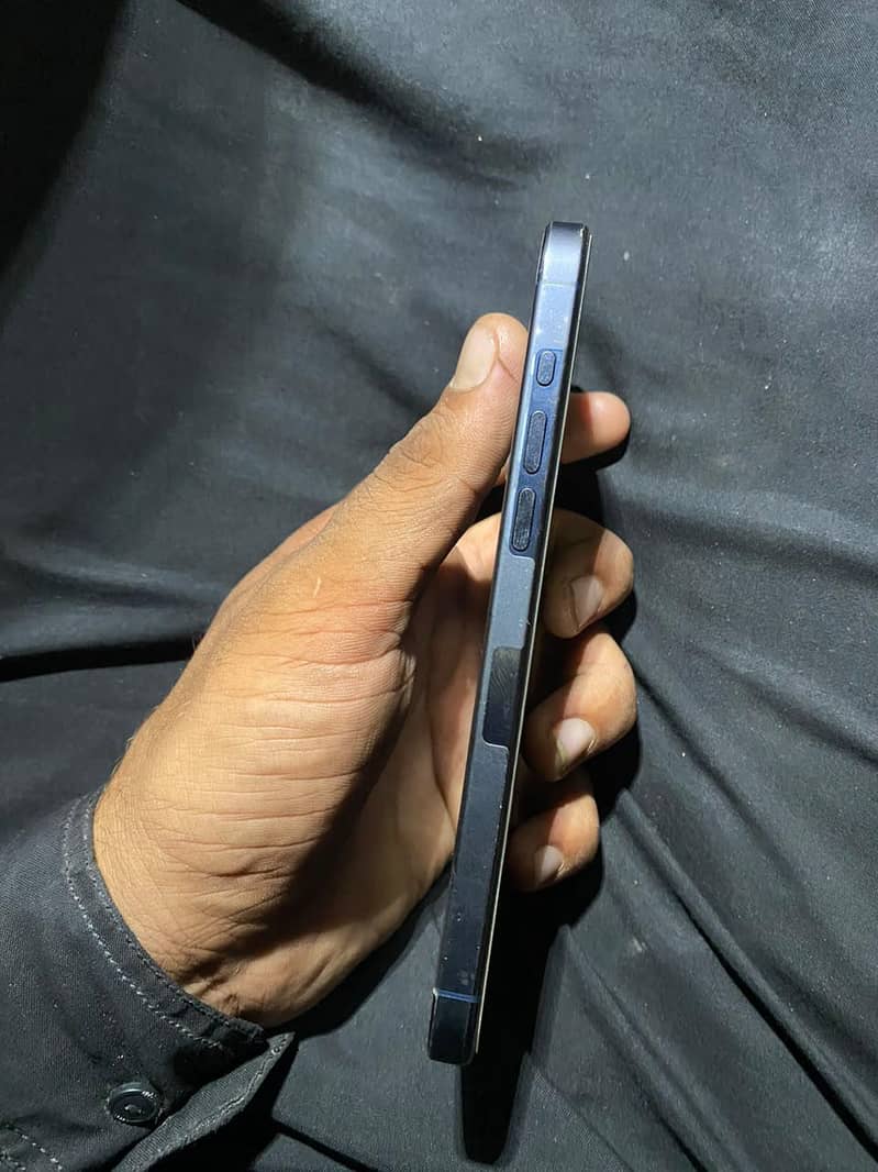 Apple iPhone 15 Pro Max 3