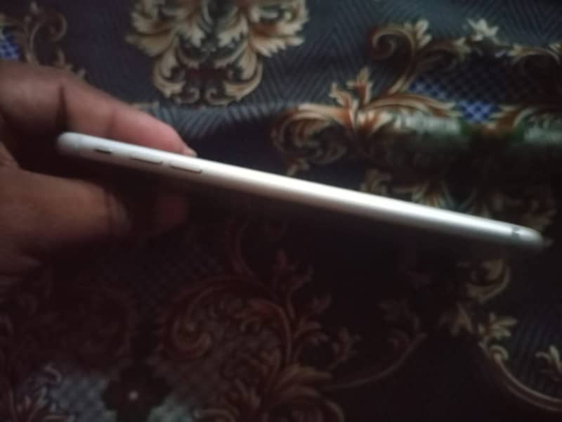 Apple iPhone 7 Plus 5