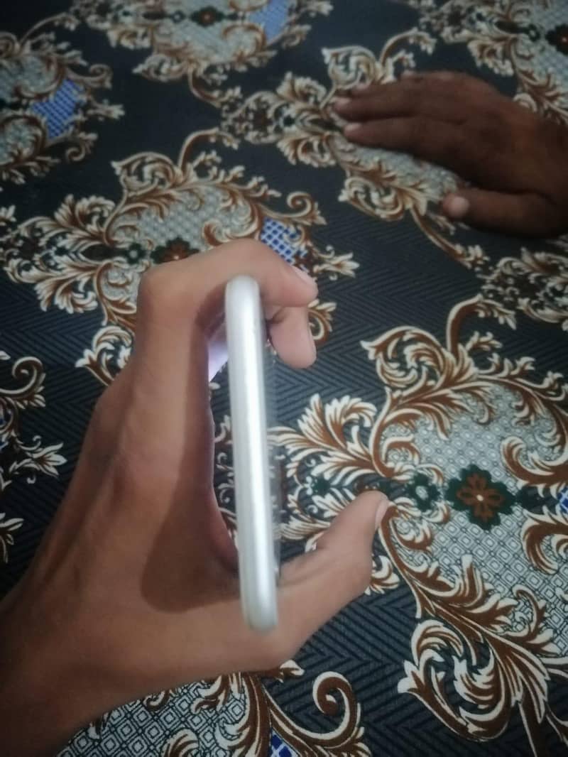 Apple iPhone 6 Plus 3