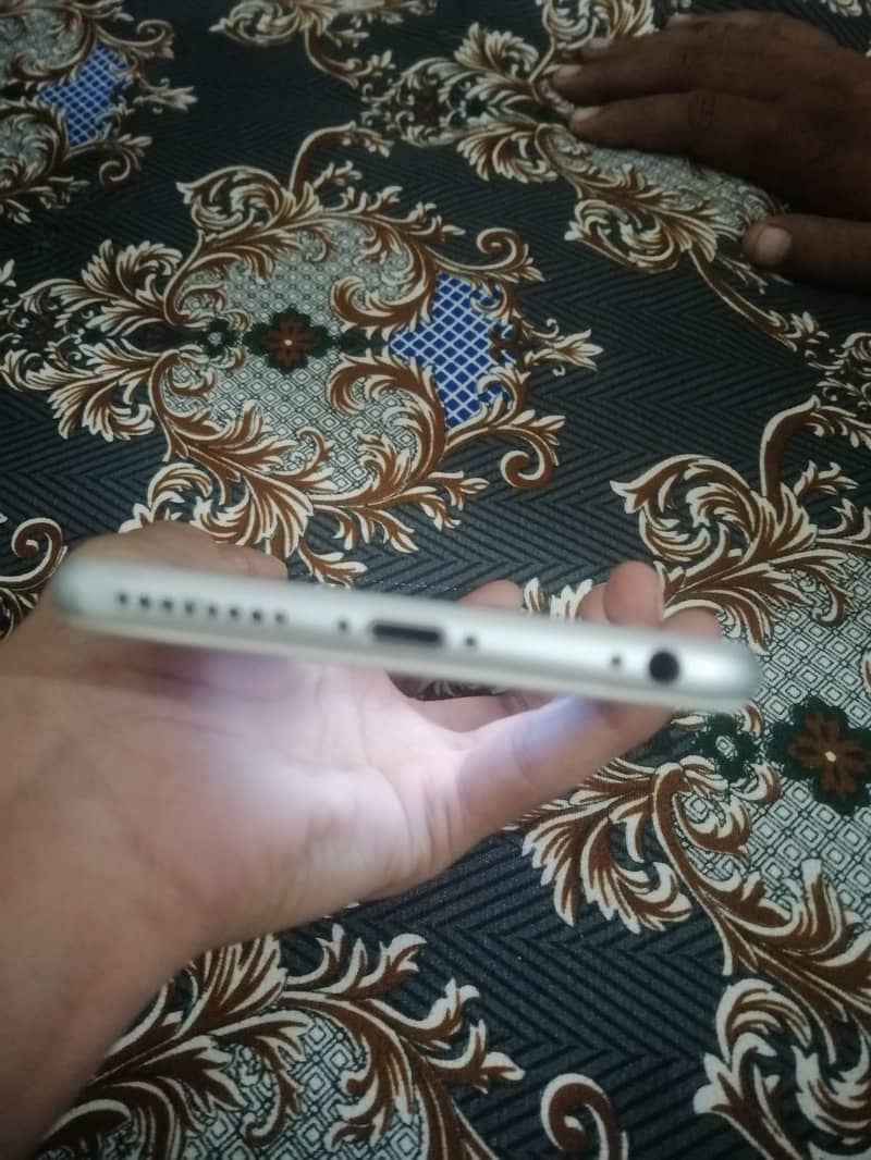 Apple iPhone 6 Plus 4