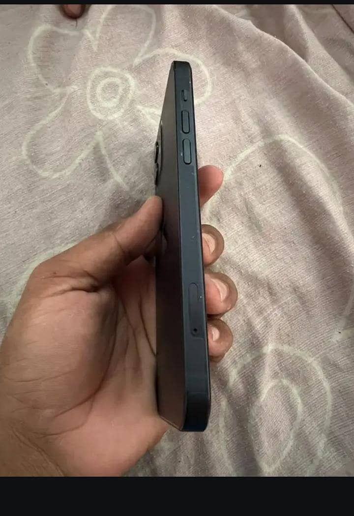 Apple iPhone 12 3