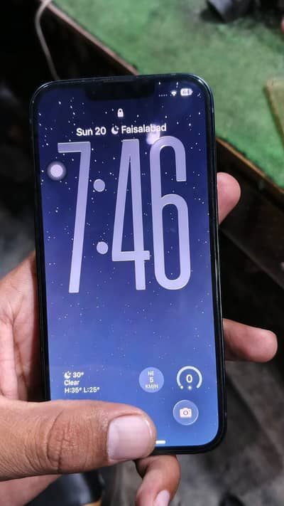 Apple iPhone 13