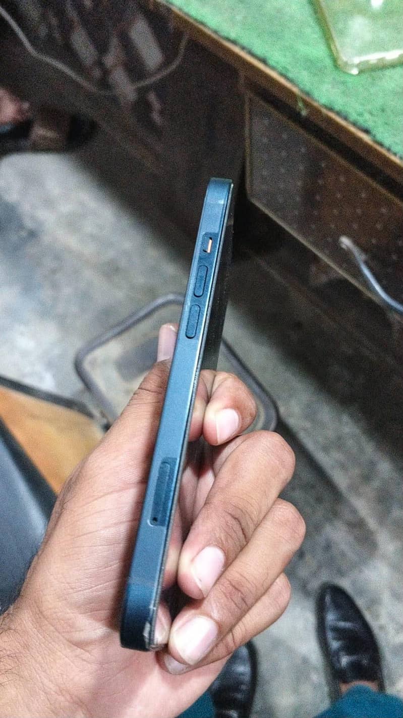 Apple iPhone 13 3