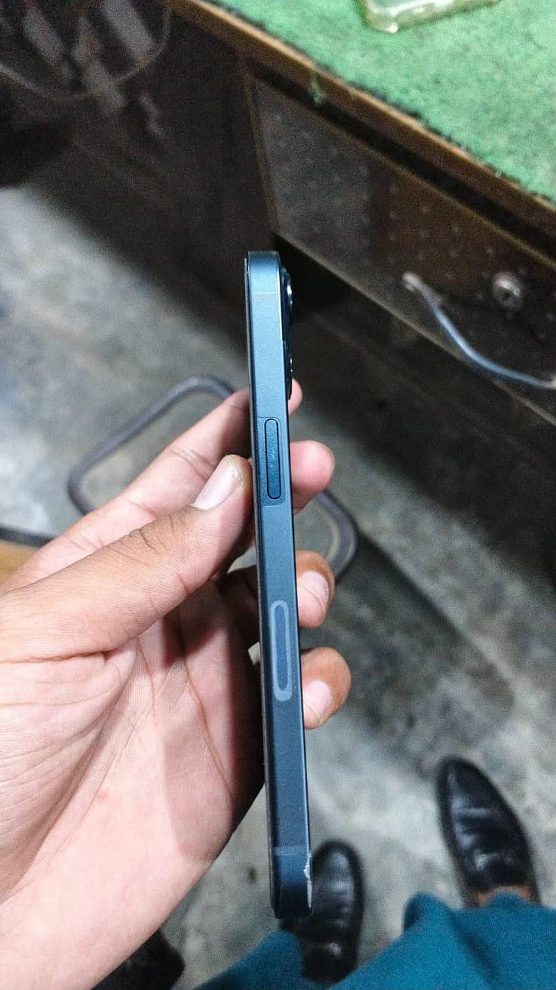 Apple iPhone 13 5