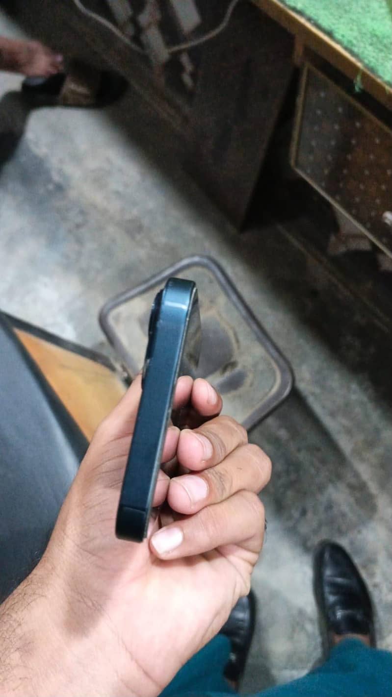 Apple iPhone 13 6