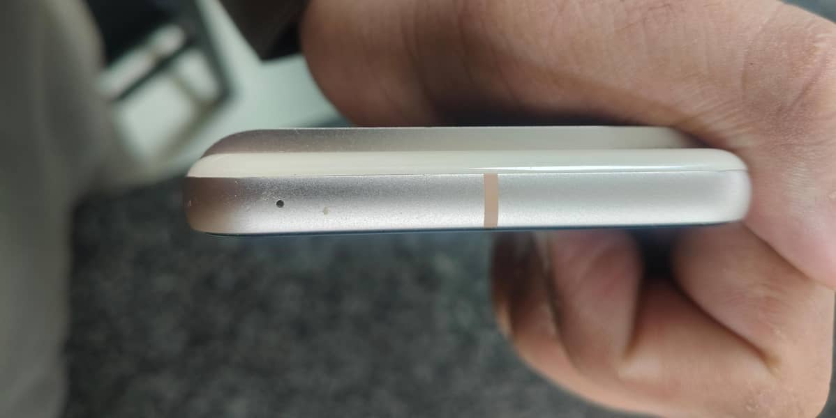 Google Pixel 8 4