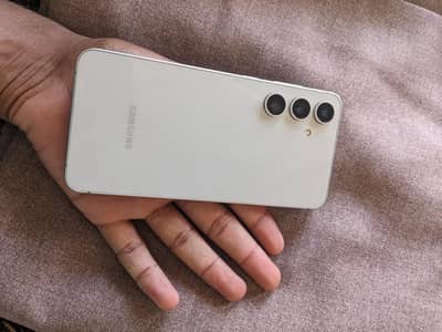 Samsung Mobile S24 fE