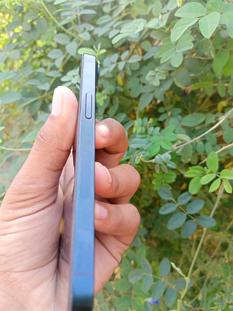 Apple iPhone 14 4