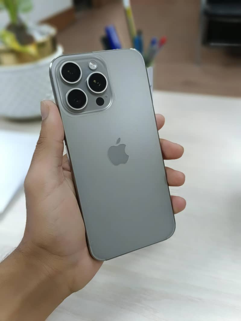 Apple iPhone 15 Pro Max 0