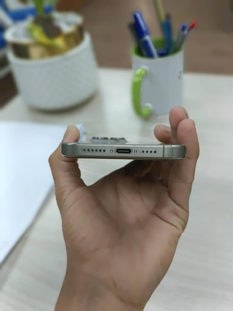 Apple iPhone 15 Pro Max 2