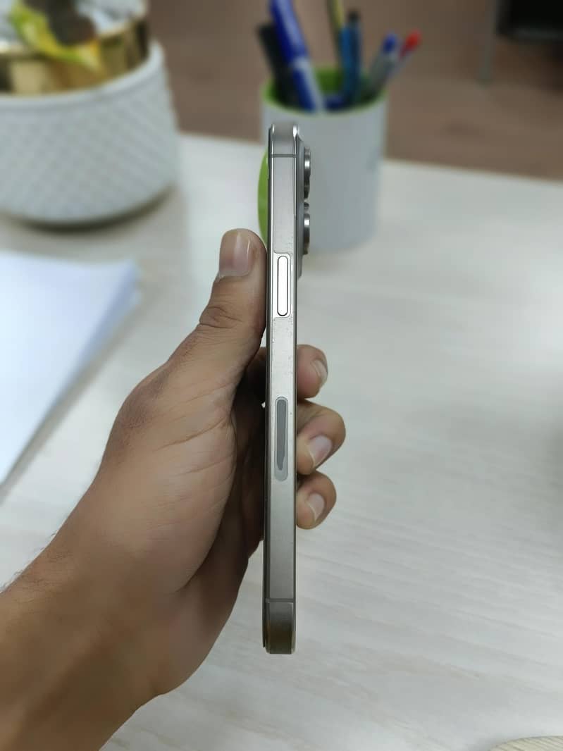 Apple iPhone 15 Pro Max 3