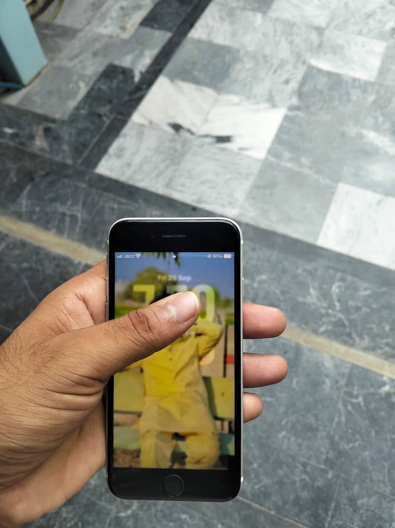 Apple iPhone SE 0