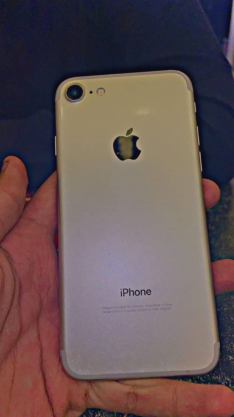 Apple iPhone 7 0