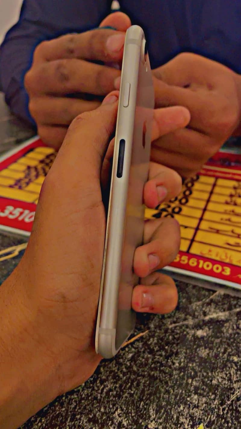 Apple iPhone 7 1