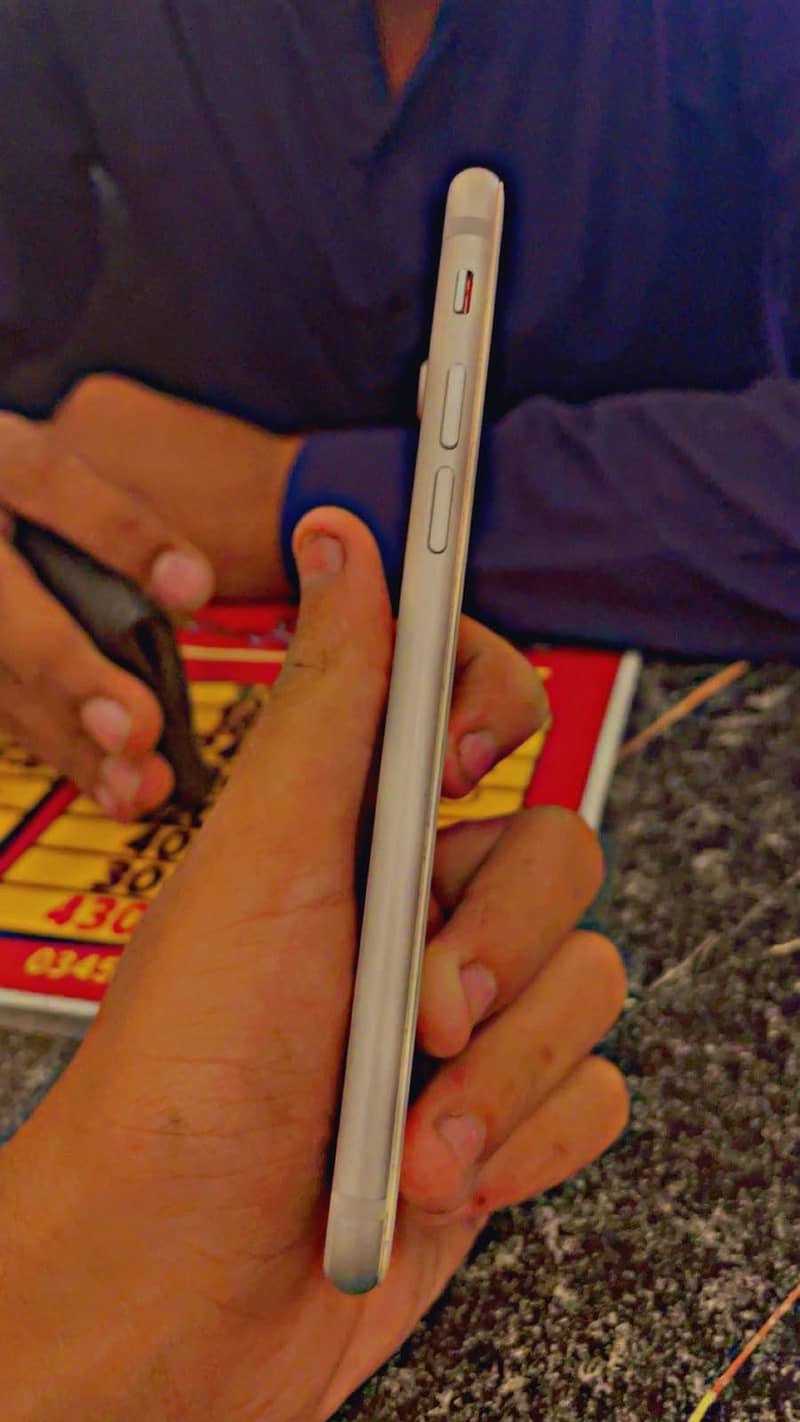 Apple iPhone 7 2
