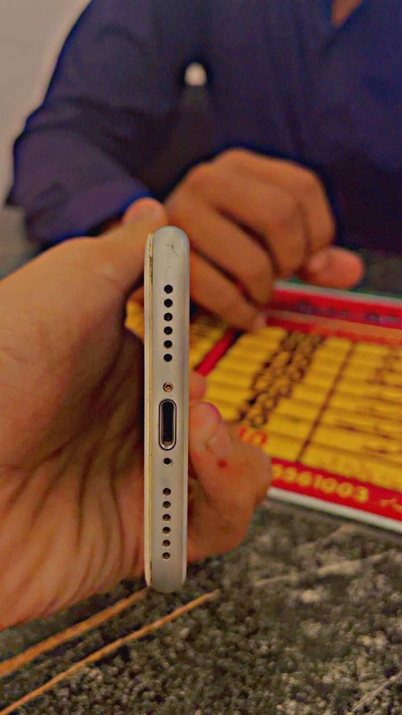 Apple iPhone 7 4