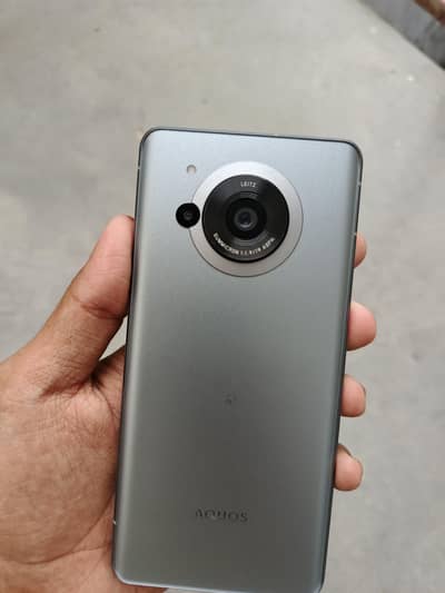Sharp Aquos r7