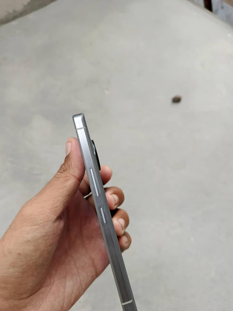 Sharp Aquos r7 4