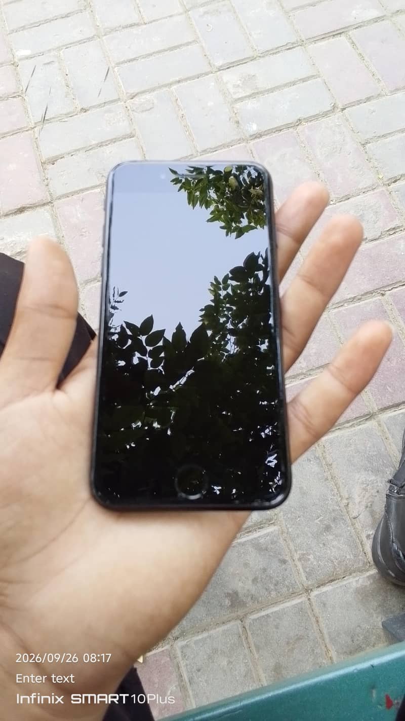 Apple iPhone 7 0
