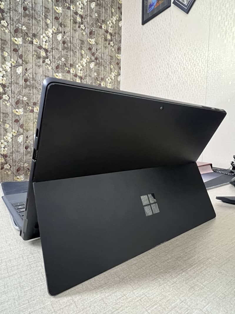 Microsoft Surface 7 Pro 0