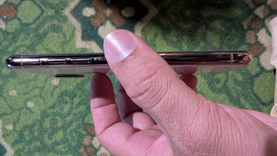 iPhone Xs 3