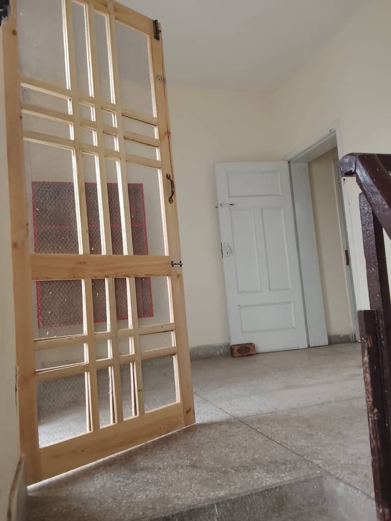 Upper Portion In Good Condition 5