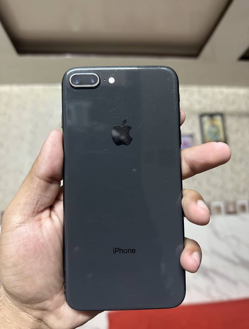 Apple iPhone 8 Plus 1