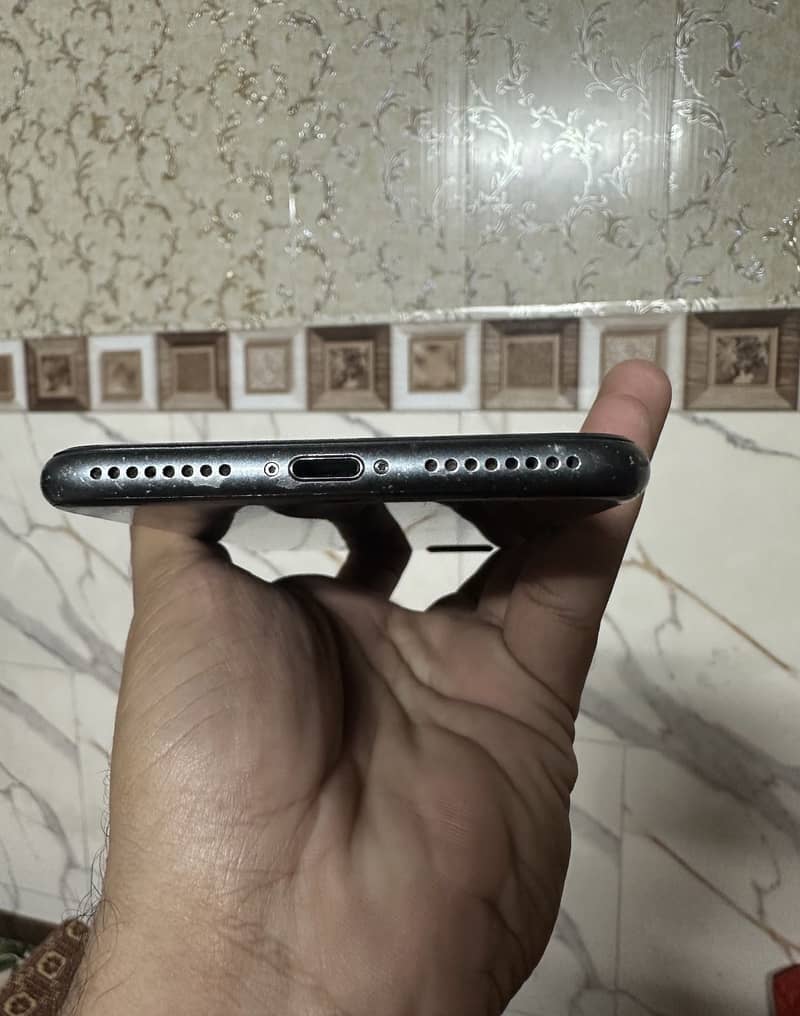 Apple iPhone 8 Plus 3