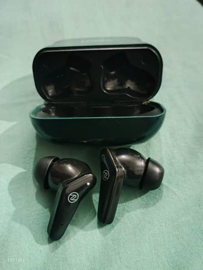 Zero lifestyle quantum earbuds for sell urgent
