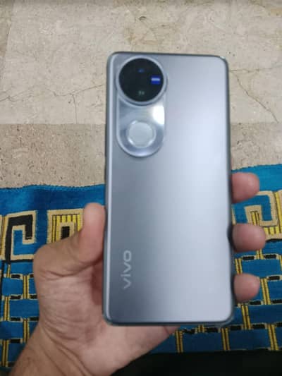 Vivo V50