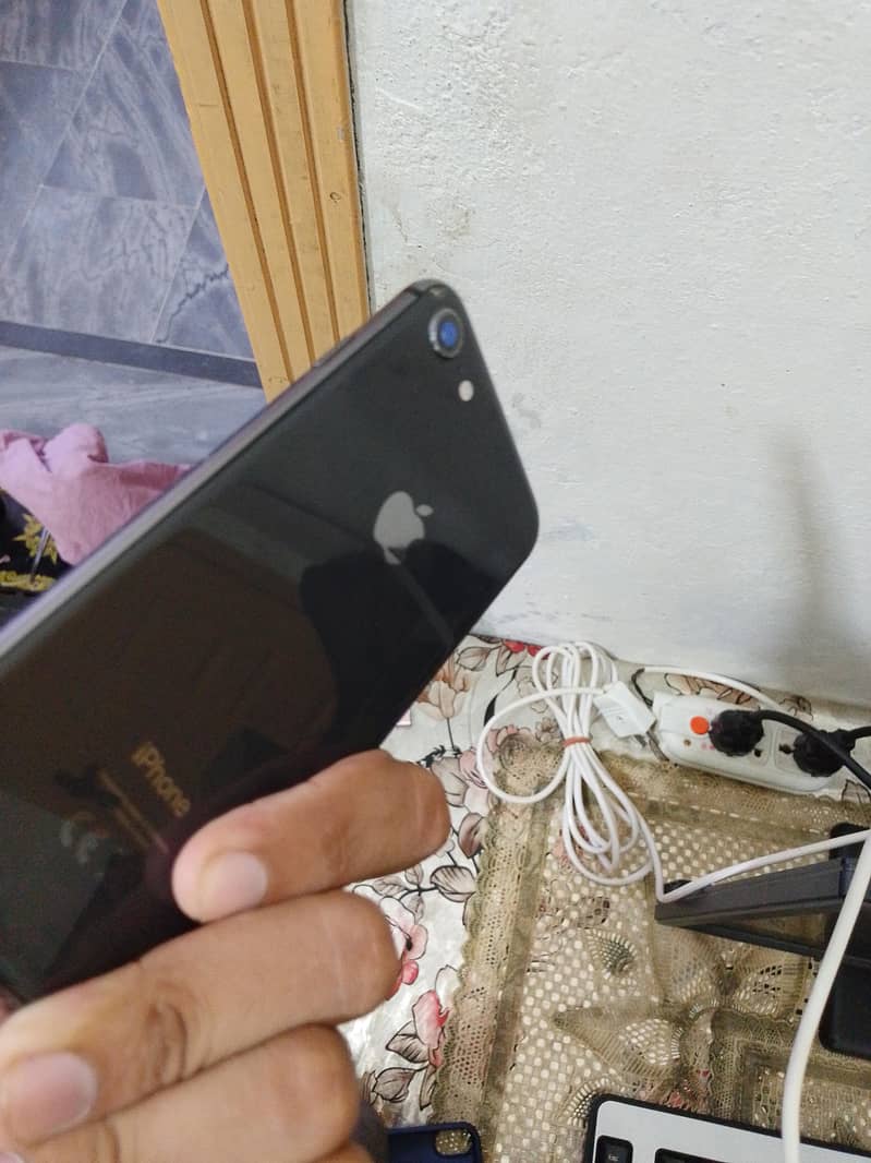 Apple iPhone 8 1