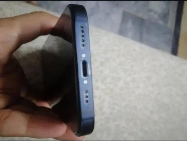 Apple iPhone 13 2