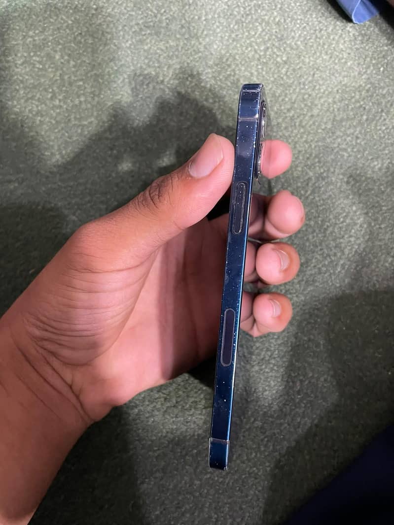 Apple iPhone 12 3