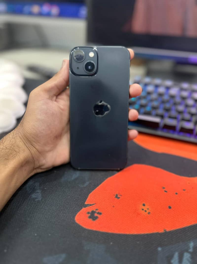 Apple iPhone 13 0